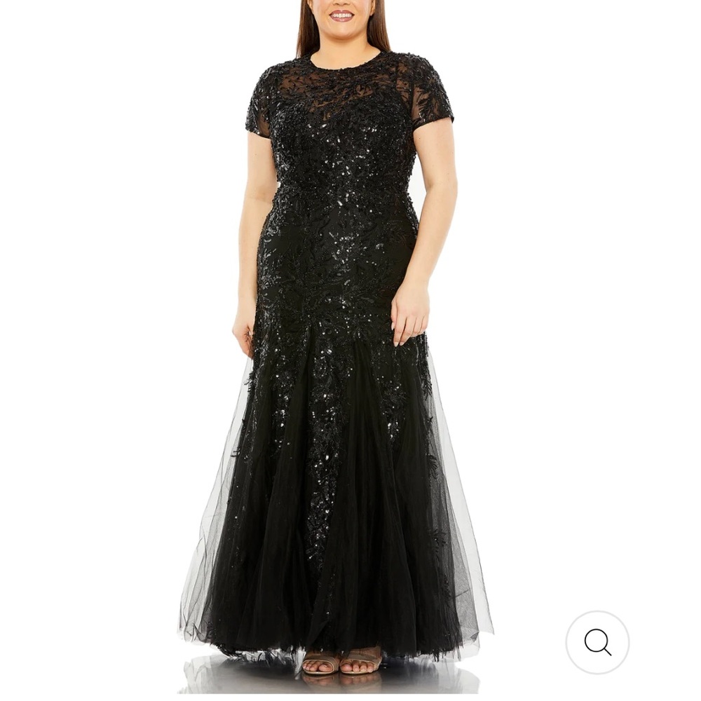 NWOT Mac Duggal short sleeve heavy appliqué gown